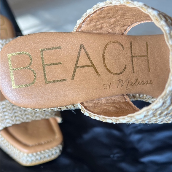 Elegant Tan Woven Sandals - Picture 3 of 5
